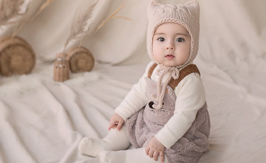 Onesie neonatal esencial para coidados suaves e confort todo o día